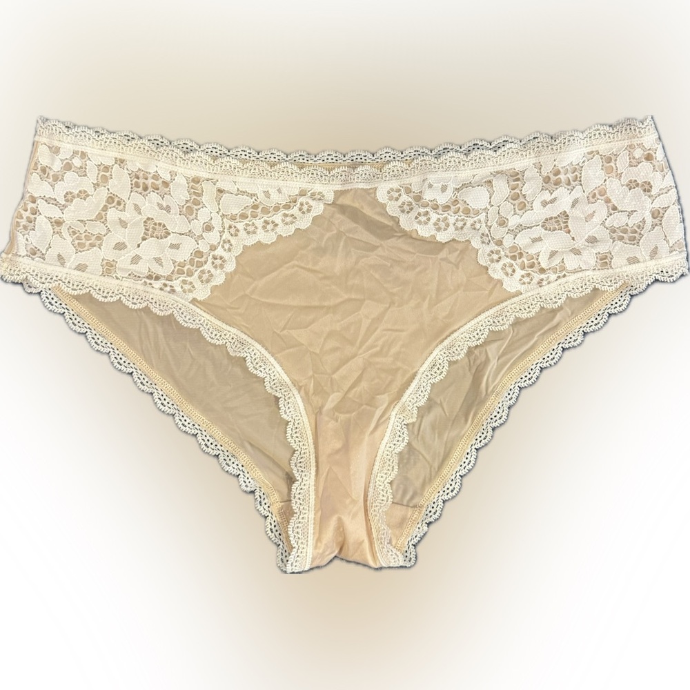4 Pairs of Victoria’s Secret Panties 🆕 with 🔖 - Picture 3 of 5